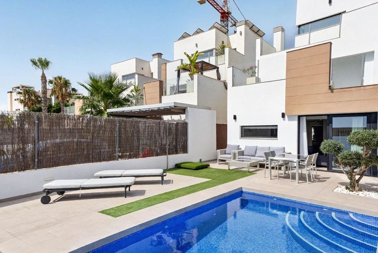House | Resale in Urbanización El Raso in Urbanización El Raso, Costa Blanca - Photo 2
