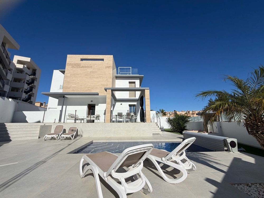 House | Resale in Villamartin in Villamartin, Orihuela Costa, Costa Blanca - Main property photo
