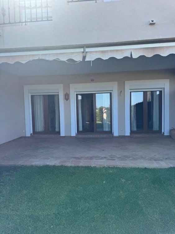 House | Resale in El Paraiso in El Paraiso, Costa del Sol - Photo 5