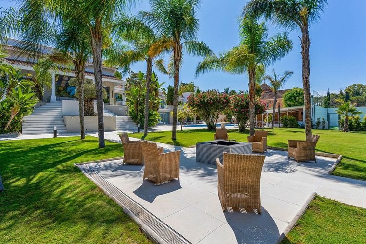 House | Resale in Marbella in Marbella Others, Costa del Sol - Photo 5