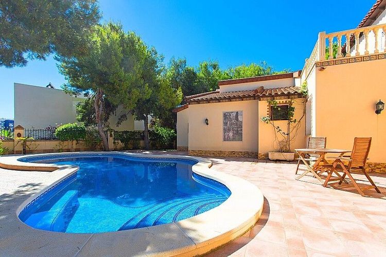 House | Resale in Punta Prima in Punta Prima, Costa Blanca - Photo 3