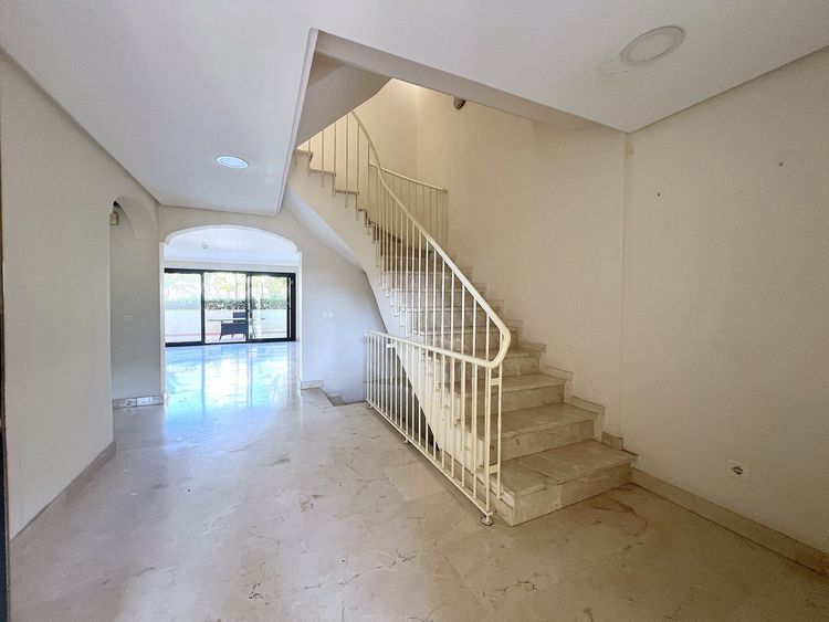 listing card gallery