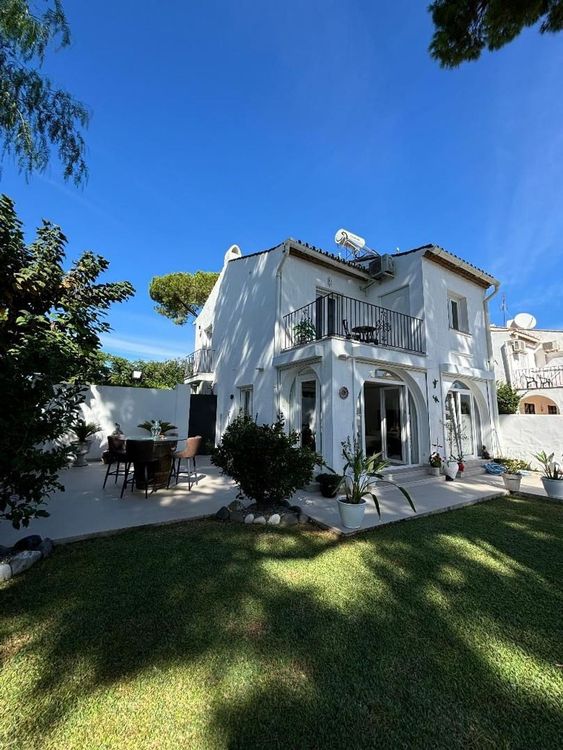 House | Resale in Benamara in Benamara, Costa del Sol - Photo 2