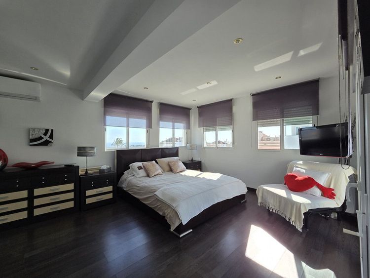 House | Resale in Nagüeles in Nagüeles, Costa del Sol - Photo 4