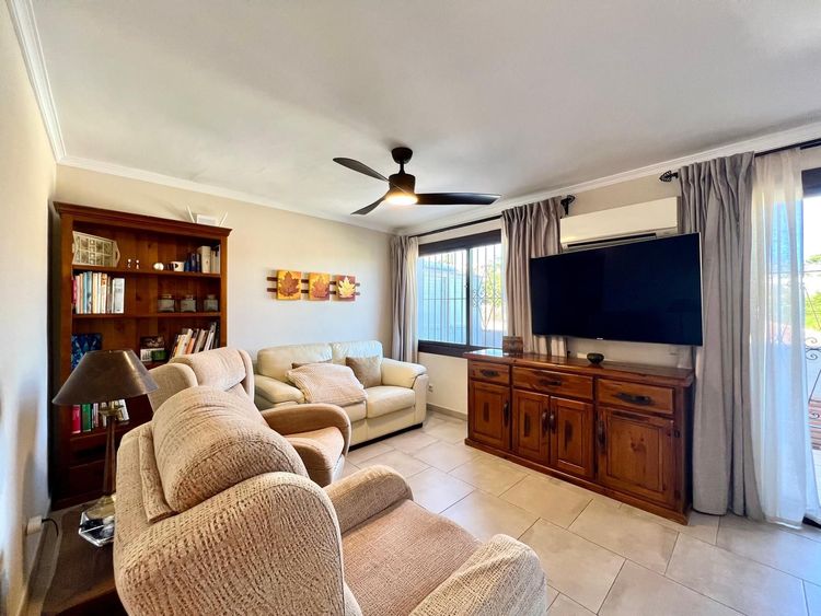 House | Resale in Elviria in Elviria, Costa del Sol - Photo 5