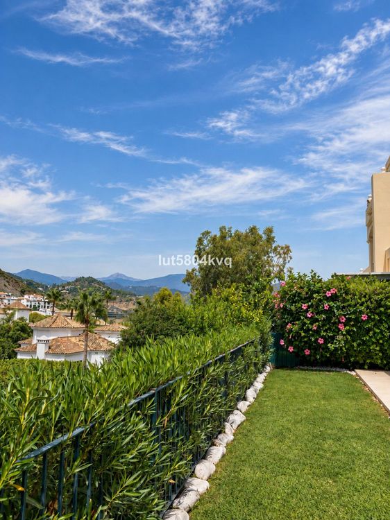 Apartment | Resale in La Quinta in La Quinta, Costa del Sol - Photo 2