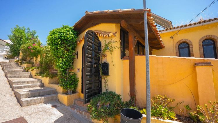 House | Resale in Torreblanca in Torreblanca, Costa del Sol - Photo 5