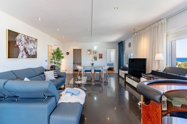 Penthouse | Resale in La Carihuela in La Carihuela, Costa del Sol - Photo 4