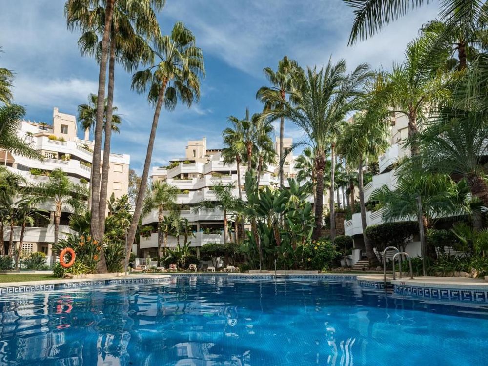 Apartment | Resale in Nueva Andalucía in Nueva Andalucía Others, Costa del Sol - Main property photo