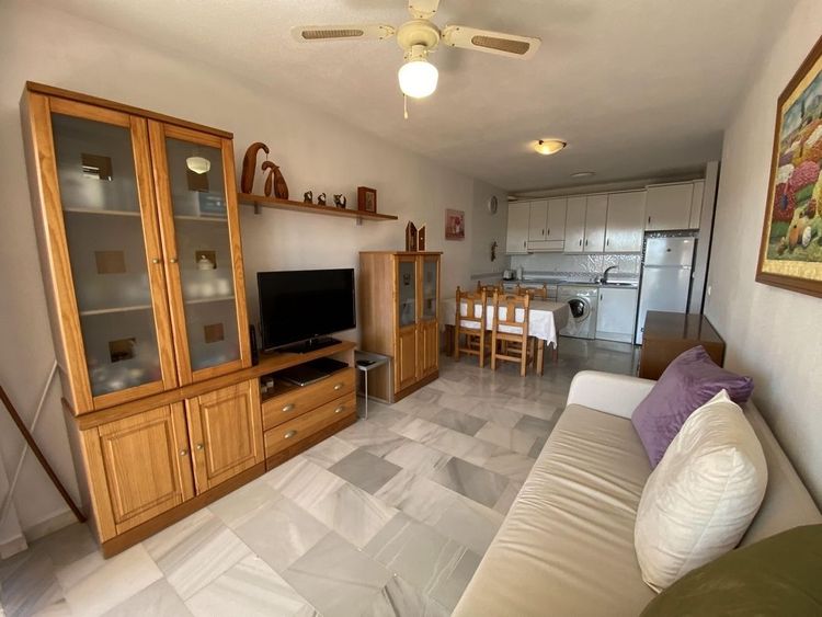 Apartment | Resale in Los Pacos in Los Pacos, Costa del Sol - Photo 2