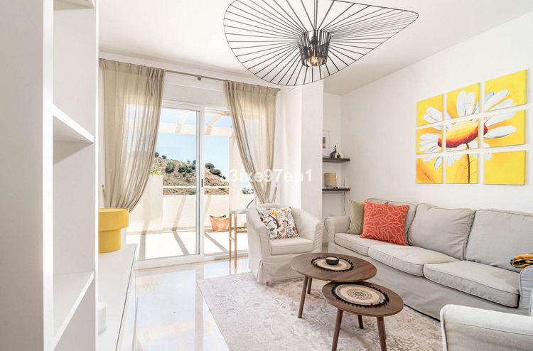 Penthouse | Resale in Calahonda in Calahonda, Costa del Sol - Photo 2