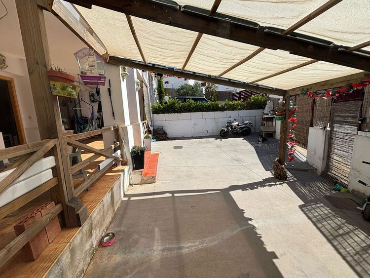 House | Resale in Casares Playa in Casares Playa, Costa del Sol - Photo 2