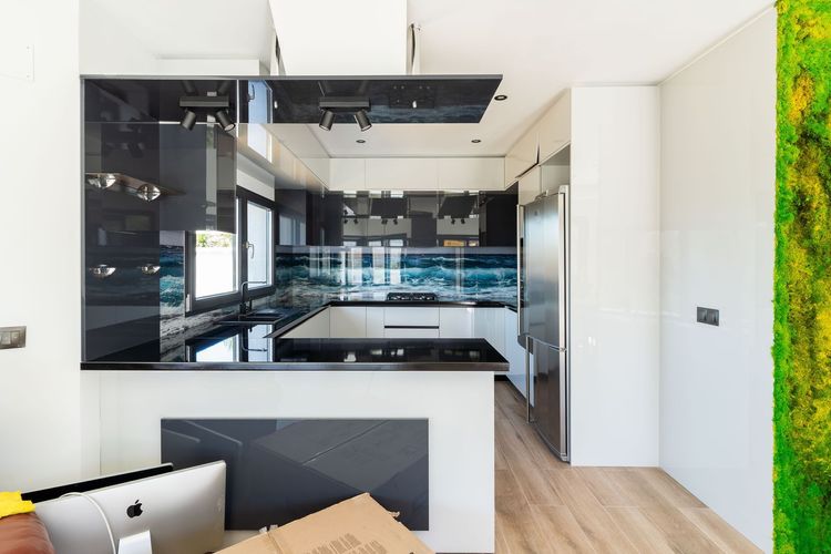 House | Resale in Estepona in Estepona, Costa del Sol - Photo 3