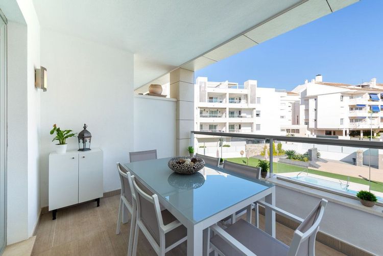 Apartment | Resale in San Pedro de Alcántara in San Pedro de Alcántara Others, Costa del Sol - Photo 2