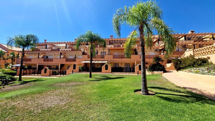 Apartment | Resale in Mijas Costa in Mijas Costa, Costa del Sol - Photo 2