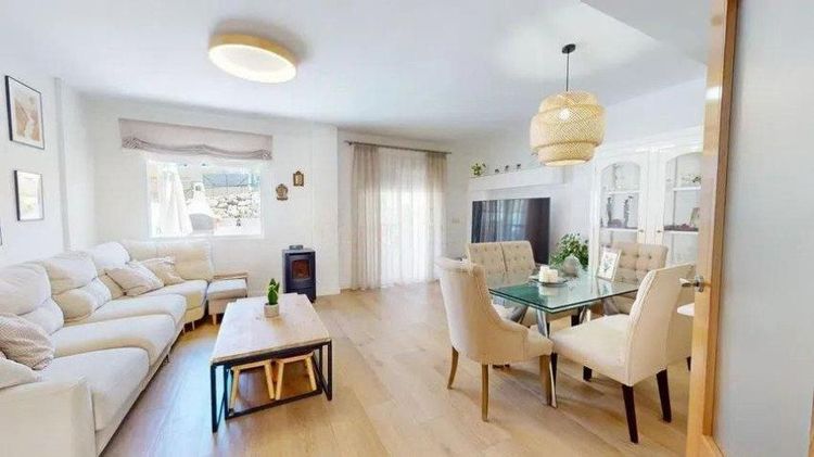 House | Resale in Alhaurín de la Torre in Alhaurín de la Torre, Costa del Sol - Photo 3