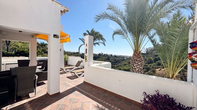 Apartment | Resale in Los Almendros in Los Almendros, Los Arqueros-Puerto del Almendro, Costa del Sol - Photo 2