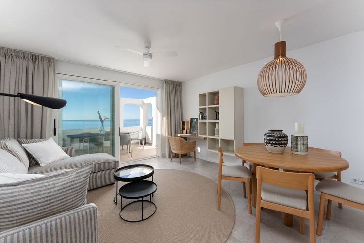 Penthouse | Resale in Calahonda in Calahonda, Costa del Sol - Photo 2