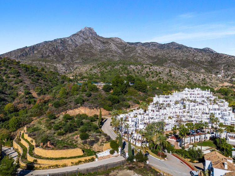 House | Resale in The Golden Mile in The Golden Mile, Costa del Sol - Photo 2