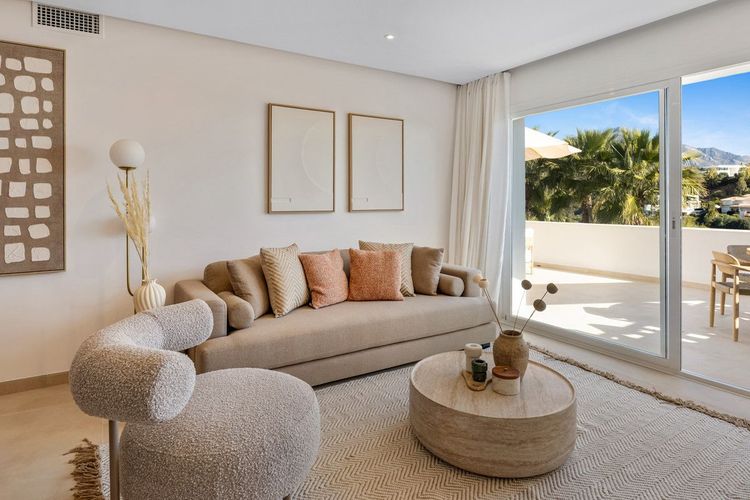 Apartment | Resale in La Quinta in La Quinta, Costa del Sol - Photo 2
