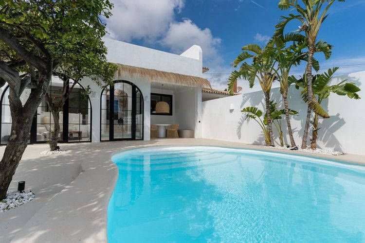 House | Resale in El Pinillo in El Pinillo, Costa del Sol - Photo 3