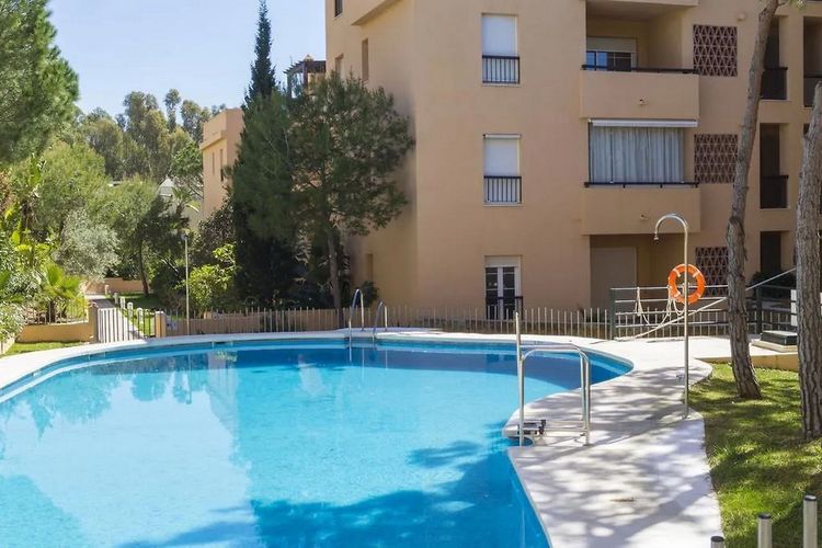 Apartment | Resale in Elviria - Development photo 1