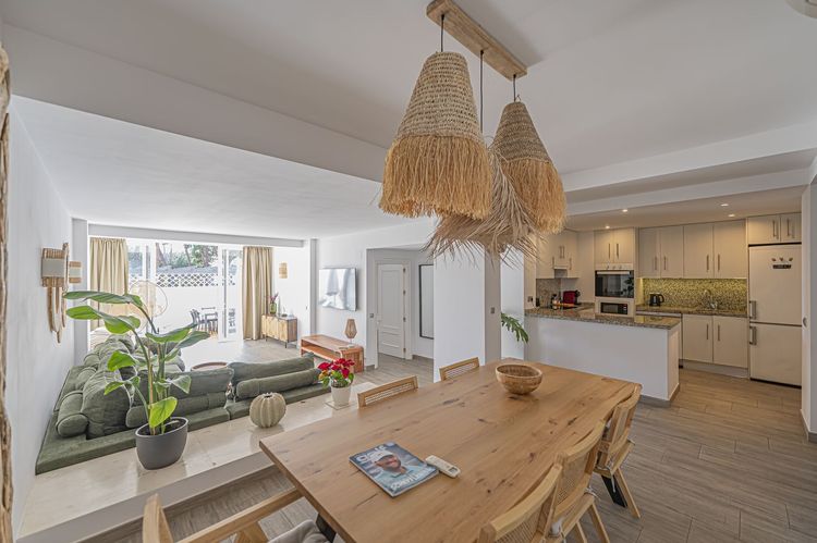 Apartment | Resale in Elviria in Elviria, Costa del Sol - Photo 3