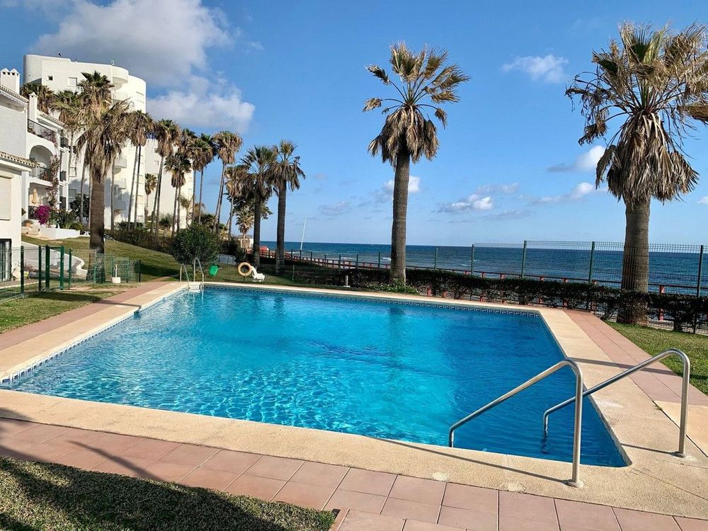 Apartment | Resale in Calahonda in Calahonda, Costa del Sol - Main property photo