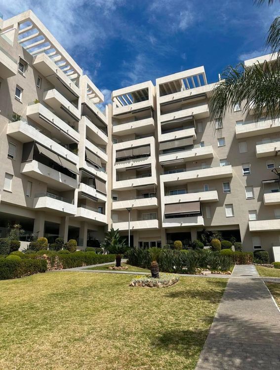 Apartment | Resale in Nueva Andalucía in Nueva Andalucía Others, Costa del Sol - Photo 3