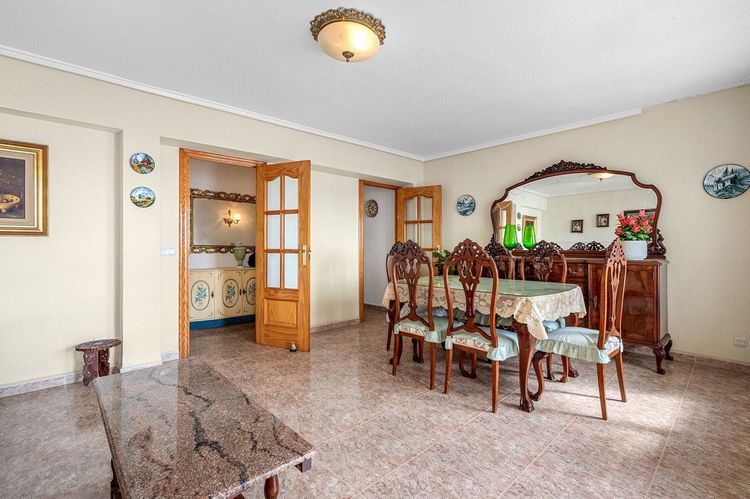 Apartment | Resale in Torrevieja in Torrevieja, Costa Blanca - Photo 5
