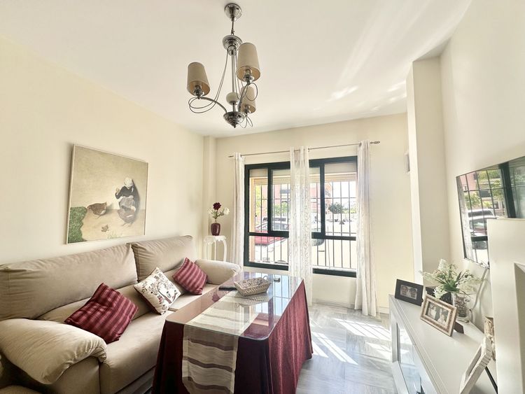 Apartment | Resale in Fuengirola in Fuengirola Others, Costa del Sol - Photo 2