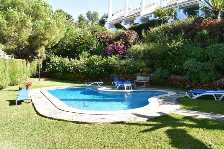 House | Resale in Calahonda in Calahonda, Costa del Sol - Photo 4