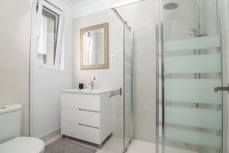 House | Resale in Torreguadiaro in Torreguadiaro, Costa del Sol - Photo 5