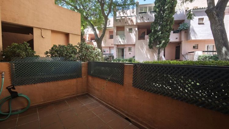 Apartment | Resale in Guadalmina Alta in Guadalmina Alta, Costa del Sol - Photo 4