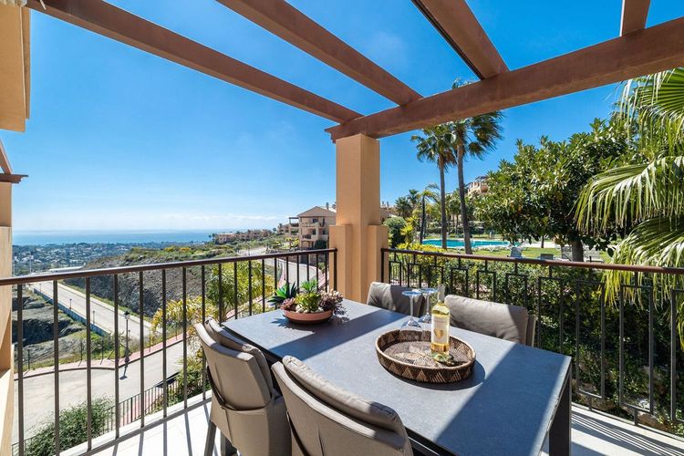 Penthouse | Resale in Benahavís in Benahavís Others, Costa del Sol - Photo 3