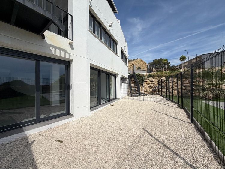 Apartment | Resale in Villajoyosa in Villajoyosa, Costa Blanca - Photo 3