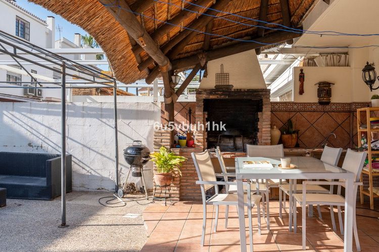House | Resale in El Coto in El Coto, Costa del Sol - Photo 4