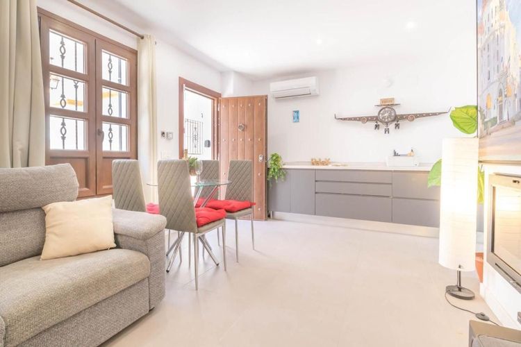 House | Resale in Marbella in Marbella Others, Costa del Sol - Photo 2