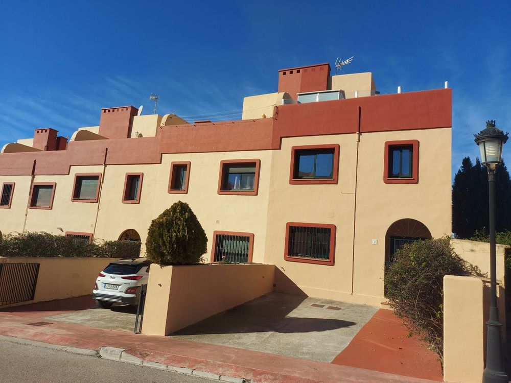 House | Resale in La Duquesa in La Duquesa, Costa del Sol - Main property photo
