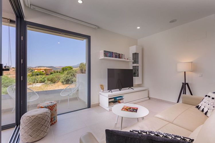 Apartment | Resale in Estepona in Estepona, Costa del Sol - Photo 4