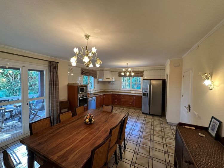 House | Resale in Marbesa in Marbesa, Costa del Sol - Photo 5