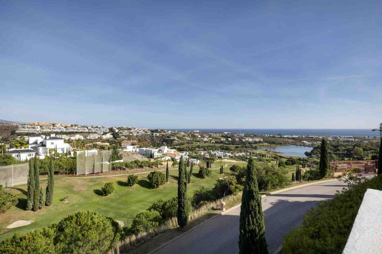 Penthouse | Resale in New Golden Mile in New Golden Mile, Costa del Sol - Photo 4