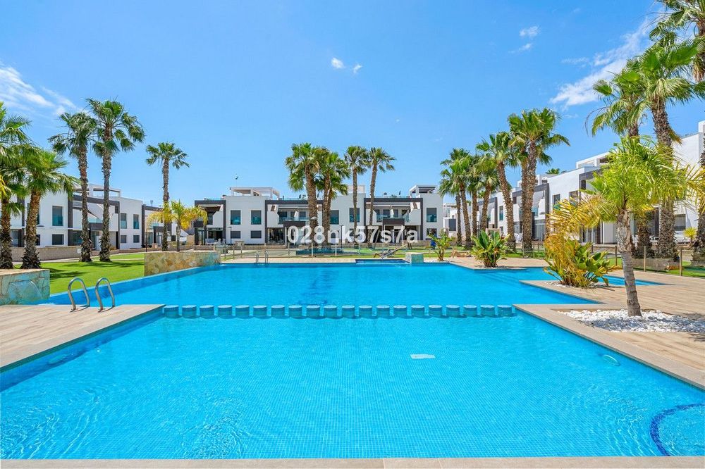 Apartment | Resale in La Zenia in La Zenia, Costa Blanca - Main property photo