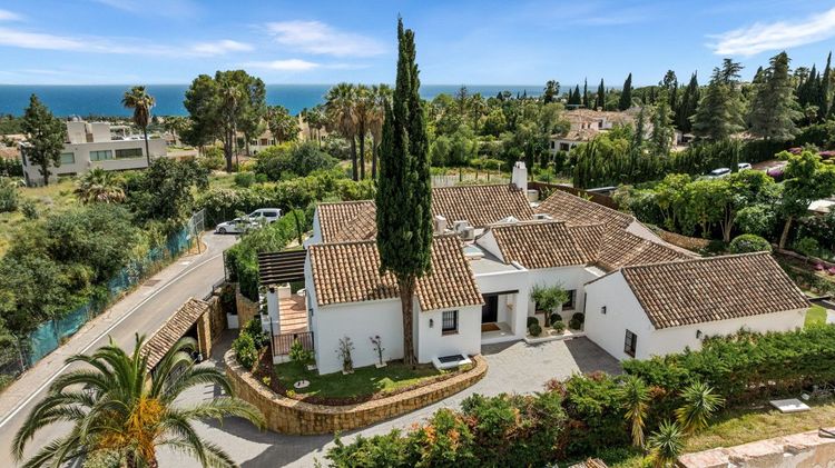 House | Resale in The Golden Mile in The Golden Mile, Costa del Sol - Photo 2