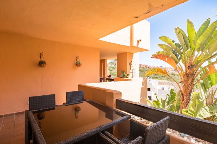 Apartment | Resale in La Duquesa in La Duquesa, Costa del Sol - Photo 3