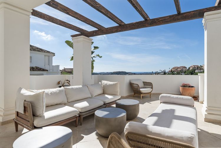 Apartment | Resale in Aloha in Aloha, Costa del Sol - Photo 5