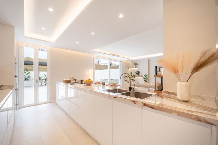 Apartment | Resale in Nueva Andalucía in Nueva Andalucía Others, Costa del Sol - Photo 3