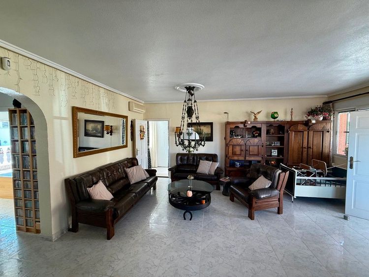 House | Resale in Rojales in Rojales, Rosales / Quesada, Costa Blanca - Photo 5