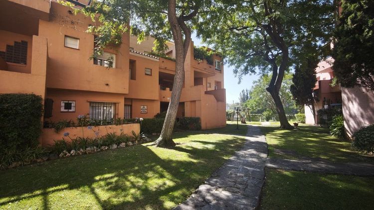 Apartment | Resale in Guadalmina Alta in Guadalmina Alta, Costa del Sol - Photo 2