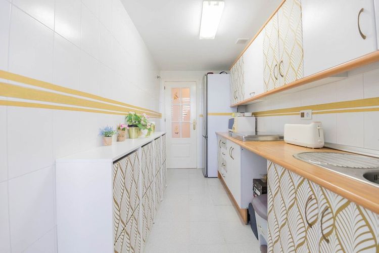 Apartment | Resale in Marbella in Marbella Others, Costa del Sol - Photo 2